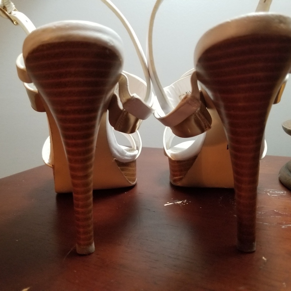 Chili's white heels - Picture 4 of 7